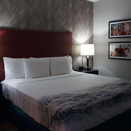La Quinta Inn & Suites Dfw West-Glade-Parks Юлесс Экстерьер фото