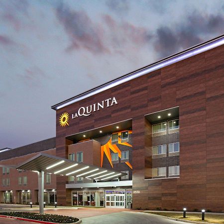 La Quinta Inn & Suites Dfw West-Glade-Parks Юлесс Экстерьер фото
