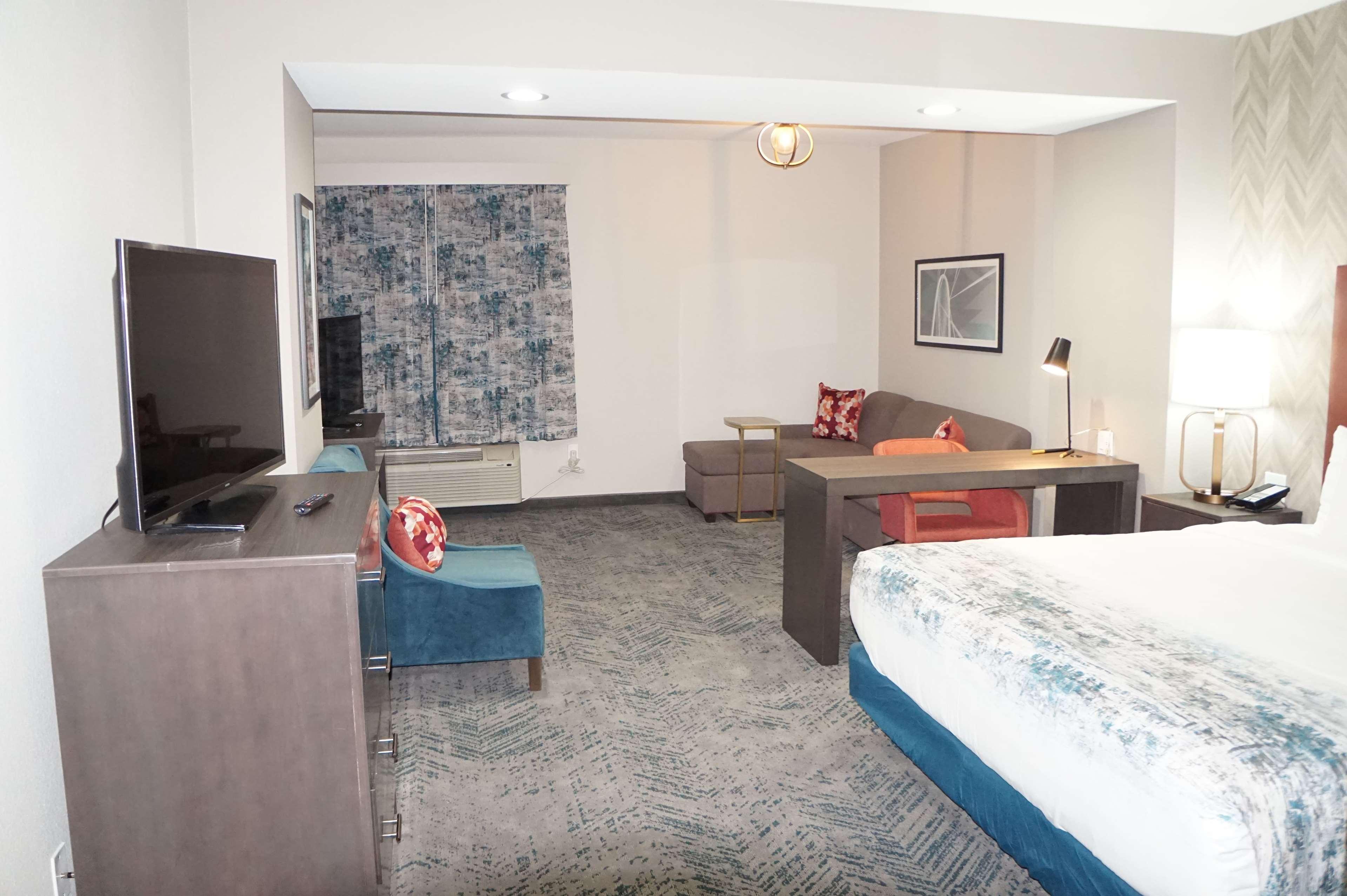 La Quinta Inn & Suites Dfw West-Glade-Parks Юлесс Экстерьер фото