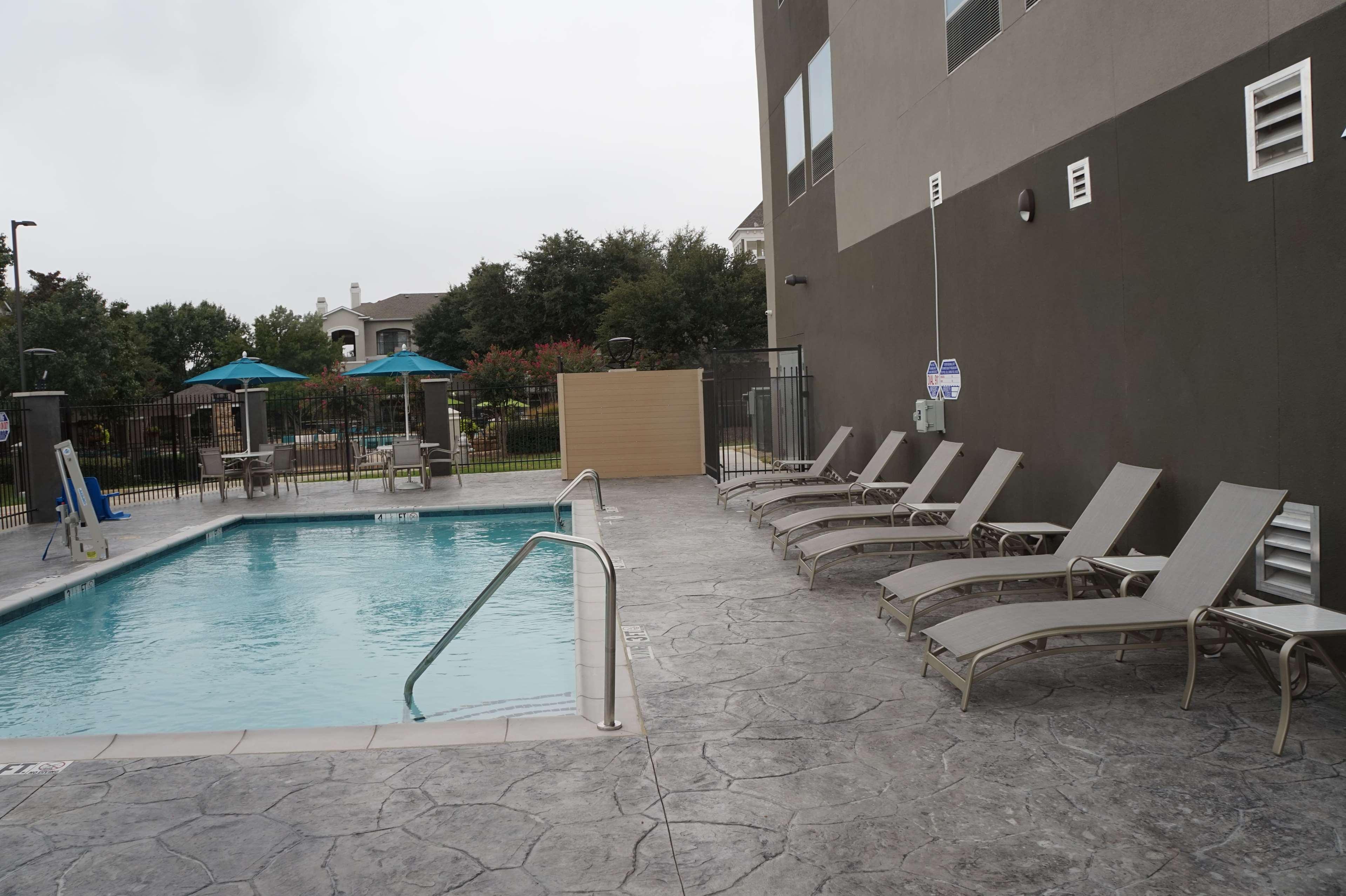 La Quinta Inn & Suites Dfw West-Glade-Parks Юлесс Экстерьер фото
