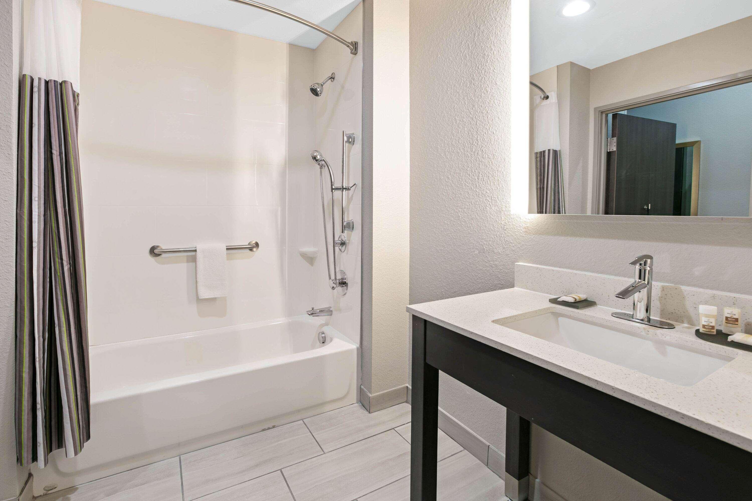 La Quinta Inn & Suites Dfw West-Glade-Parks Юлесс Экстерьер фото