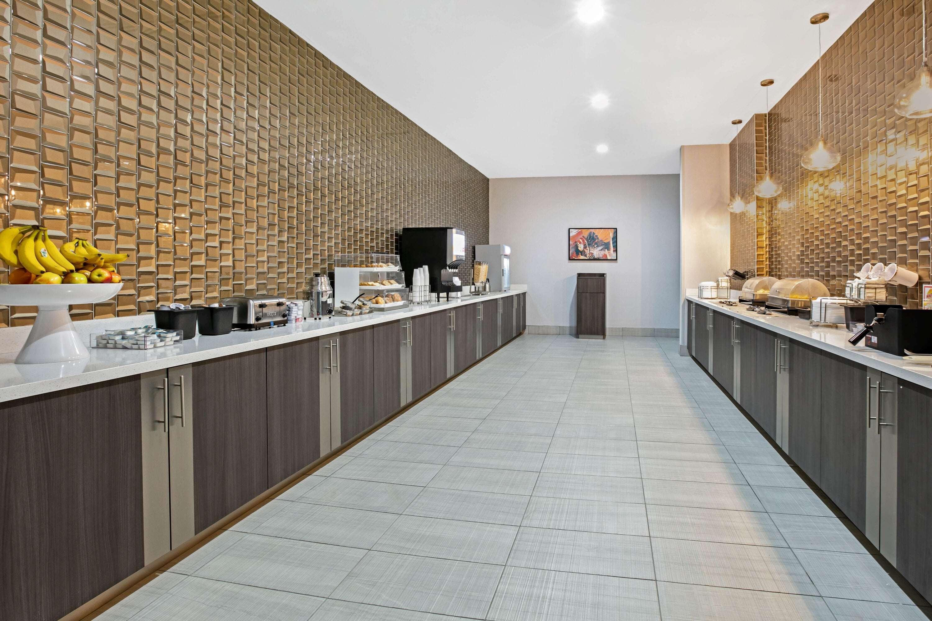La Quinta Inn & Suites Dfw West-Glade-Parks Юлесс Экстерьер фото