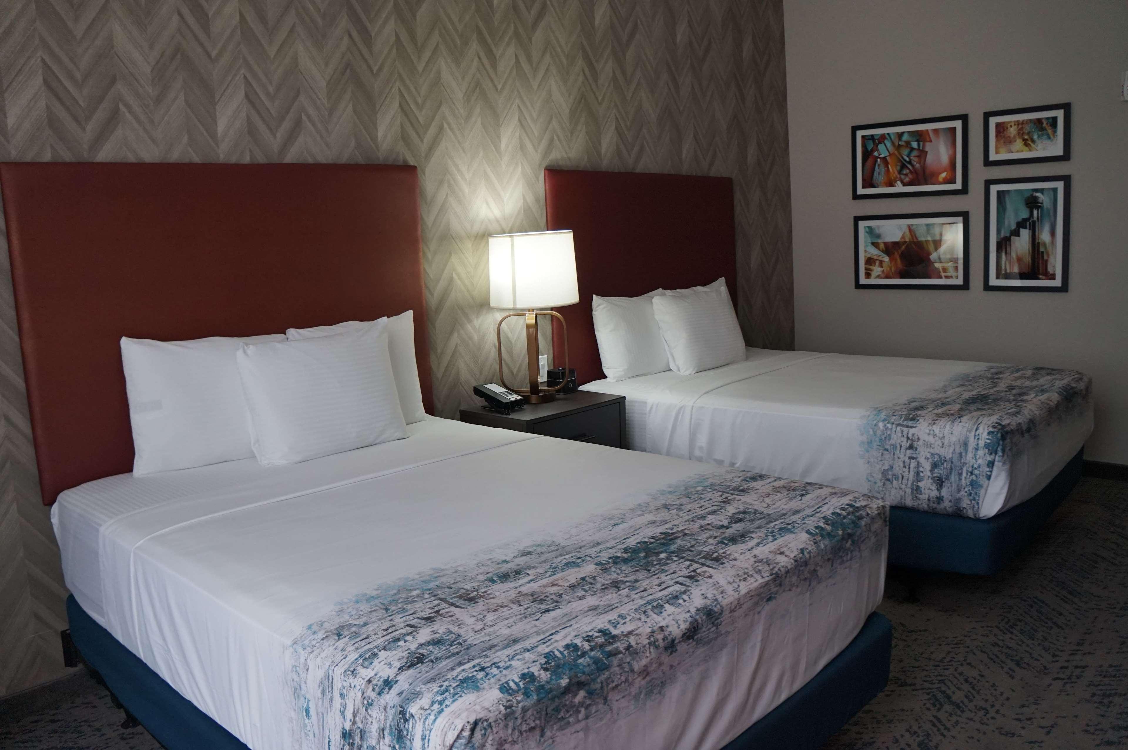 La Quinta Inn & Suites Dfw West-Glade-Parks Юлесс Экстерьер фото